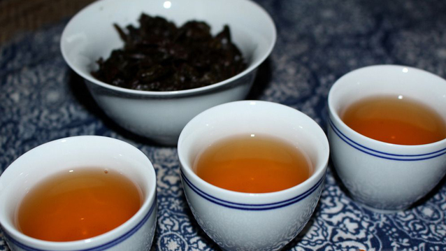 喝岩茶要如何辨别它们的香气呢？